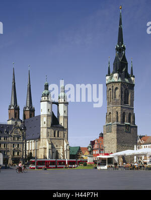 Allemagne (Saxe-Anhalt), Halle, dans le hall, le marché, l'église Saint Marien, échauffourée monument, tour rouge, tramway, ville, salle, point d'intérêt, de l'espace, de la construction, de l'église, église, marché de Saint Marien, Marien's Church, église-halle de style gothique tardif, raide, tours, Banque D'Images