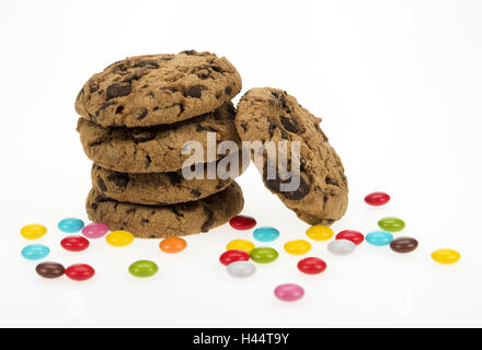 Lot de biscuit, biscuits, chocolat, empilé, Batch, Tour, tour de biscuits, gâteaux, biscuits au chocolat, studio, cut out, douceur, calories, régime, contenant du sucre, du chocolat, de l'alimentation, de manger, de cinq, le chocolat, les lentilles de couleurs vives, Banque D'Images