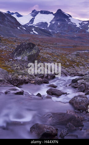 La Norvège, le parc national de Jotunheimen, Leirdalen, Smörstabtindan, Leira, rivière Banque D'Images