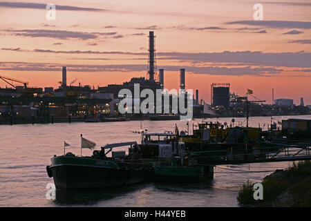 Allemagne, Bade-Wurtemberg, Mannheim, des pièces jointes, BASF, Ludwigshafen sur le Rhin, soir, tuning Banque D'Images