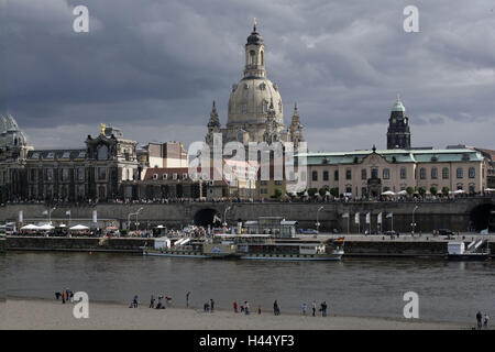Allemagne, Saxe, Dresde, Brühlsche Terrasse, l'Elbe, maison de navire, l'église Notre Dame, Banque D'Images