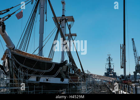 USS Constitution comme vu en cale sèche à Charlestown, MA, en rénovation par la US Navy Banque D'Images