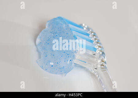 Tête de brosse à dents, gel, COG, bleu, transparent, Close up, évier, brosse à dents à la main, coller, dentifrice, gel, pâte de plâtre cog thread, gel, soies, bichrome, transparent-bleu, blanc-bleu, prépare, de soins, de soins personnels, de faire un gâchis, l'hygiène orale, propre, propre, tombé, bascule, COG, soins d'hygiène, l'hygiène corporelle, l'hygiène bucco-dentaire, hygiène, cosmétiques articles cog, cosmétiques, d'hygiène, de propreté, de l'article, propreté nettoyage cog, personne, la couleur de l'humeur, la couleur, le détail, à l'intérieur, Banque D'Images