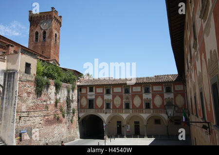 Italie, Toscane, San Miniato, Piazza della Republica, Seminario Vescovile, clocher, ville, la destination, le lieu d'intérêts, d'un bâtiment, d'architecture, tour, façades, rénové, d'arcades, de tunnels, de passage, séminaire, séminaire, séminaire palace, fresques, à l'extérieur, déserte, Banque D'Images