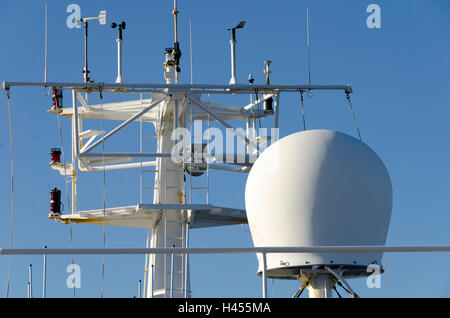 Mât sur détroit de Cook Ferry avec radar et d'équipements de communication, Wellington, Île du Nord, Nouvelle-Zélande Banque D'Images