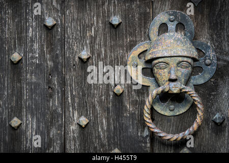 La poignée de la porte de l'église. Wasperton, Warwickshire, Angleterre Banque D'Images