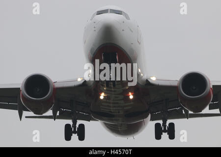 Airbus, l'approche des terres, la brume, le voyage par air, avions, de débarquement, de destination, de l'arrivée, l'aviation, la circulation de l'air, l'approche, le trafic aérien, Voyage, tourisme, avion, aéroport, voyages, le smog, les transports, l'A380, l'éclairage, Banque D'Images