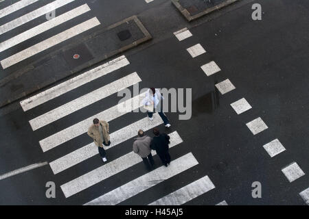 Zebra crossing, de piétons, d'en haut, le marquage routier, blanc, street, de sélection, de sécurité, passant, perspective, le cinéma, la circulation, la chaussée, le contrôle de la circulation, personne, Banque D'Images