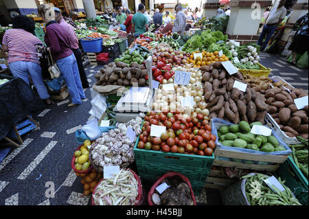 Le Portugal, l'île de Madère, Funchal, marché couvert, ventes, légumes, Banque D'Images