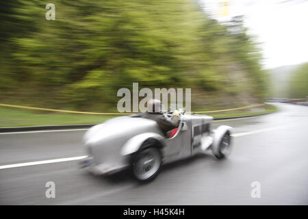 Course de montagne chaudière ancienne, voiture, passage de montagne, de flou, d'Allemagne, de Bavière, de la chaudière, la montagne, la course de montagne, course participant, vétéran de la race, historiquement, cet événement commémoratif, old-timer, véhicules, voiture, voyage, événement qui rappelle, chauffeur, conducteur, jour Banque D'Images