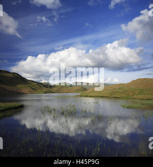 Royaume-uni, Angleterre, Cumbria, Lake District, Easdale Tarn, ciel nuageux, lac, Banque D'Images