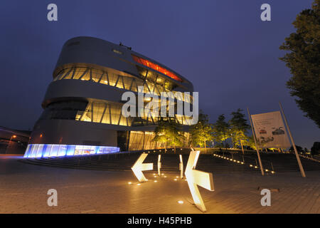 Allemagne, Bade-Wurtemberg, Stuttgart, Untertürkheim (ville), musée Mercedes-Benz, Banque D'Images