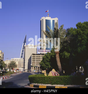 L'île de Bahreïn, Manama, Manamah, grands immeubles, rue, rond-point, camel, Etat insulaire, sheikdom, destination, ville, capitale, des capacités, des structures, de l'architecture, de locaux commerciaux, gratte-ciel, l'île de trafic, les plantes, statue, figure, figure de chameau, centre-ville, centre-ville, Banque D'Images