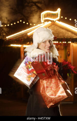 Foire de Noël, femme, achats de Noël, heureusement, Banque D'Images