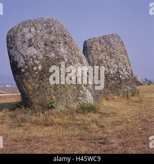 Laos, Xieng Khouang, au niveau supérieur, les pichets, cruches, tonalité, Asie du Sud-Est, la destination, le lieu d'intérêt, vue, culture, historiquement, de meubles anciens, les cruches en grès, de bateaux, de la pierre, déserte, à l'extérieur, deux, Banque D'Images