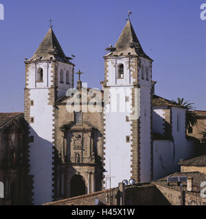 L'Espagne, ex-tréma dura, Caceres, Iglesia de San Francisco Javier, l'Europe, la ville, la destination, le lieu d'intérêts, d'un bâtiment, l'architecture, l'église, la construction de l'église, sacré, de clochers, de doubles tours, la foi, la religion, le christianisme, l'UNESCO-Patrimoine culturel, Banque D'Images