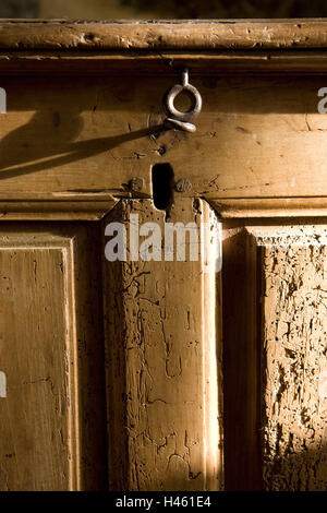 Armoire de cuisine, ancien château, woodworm Golf Polo, pistes Banque D'Images