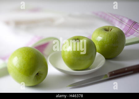 Trois pommes, genre 'Granny Smith', Banque D'Images
