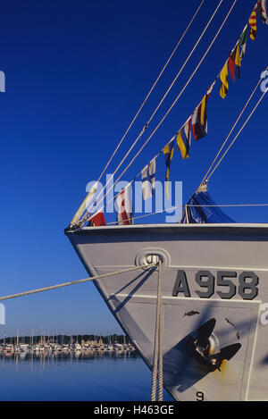 Château Upnor vu de l'autre côté de la rivière Medway maritime à Chatham marina. Medway. Kent. L'Angleterre. UK Banque D'Images