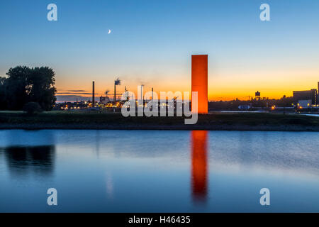 Sculpture en acier Rheinorange à embouchure de la rivière Ruhr dans le Rhin, Sachtleben usine chimique, Duisburg, Allemagne Banque D'Images