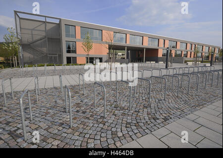 Germany, Bavaria, champ Elsen, centre de l'école, 'Julius Echter high school', à l'extérieur, Banque D'Images