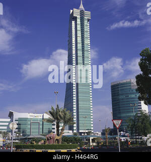 L'île de Bahreïn, Manama, Manamah, Harbour Mall, tour, Etat insulaire, sheikdom, destination, ville, capitale, d'un bâtiment, d'architecture, centre commercial, l'achat de passage, centre commercial, façade de verre, à l'extérieur de haute taille, le ciel, les nuages, Banque D'Images