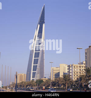 L'île de Bahreïn, Manama, Manamah, World Trade Centre, de l'État insulaire, sheikdom, destination, ville, capitale, d'un bâtiment, d'architecture, établissements commerciaux, gratte-ciel, façade, porte en verre, l'architecture, le ciel, ciel, tours, rue, trafic, voitures, palmiers, Banque D'Images