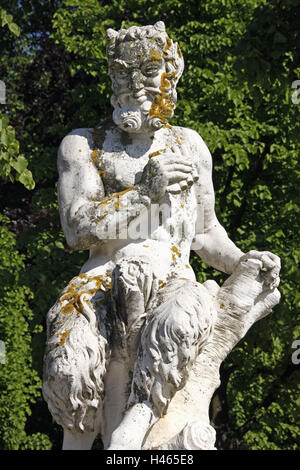 Allemagne, Bade-Wurtemberg, Karlsruhe, verrou, parc du château, statue, Faun, détail, point d'intérêt, culture, tourisme, Parc, jardin du château, l'été, à l'extérieur, sculpture, météo-battu, satyr, Pan, Banque D'Images