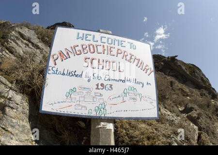 Solo Khumbu, Népal, Everest, région de l'Himalaya, signe, Pangbocheprimary l'école, l'Asie centrale, Pangboche, village, Pangboch, infos, tableau, panneau massif, panneau d'information, conseil, signe, l'école, l'école élémentaire, fondateur, fondation, l'éducation, apprendre, développement, aide, personne, Banque D'Images