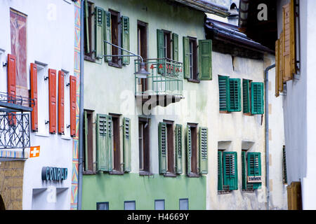 La Suisse, Grisons, vallée de la cathédrale, Santa Maria, façades de maisons, Banque D'Images