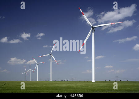 L'Allemagne, de Saxe-Anhalt, de Weissenfels, parc, paysage, l'énergie éolienne, vent, éoliennes, la production d'électricité, l'énergie éolienne, l'énergie de remplacement, l'énergie éolienne, l'énergie éolienne, respectueux de l'environnement, l'énergie, l'économie, écologique, écologique, actuelle, la protection du climat d'été, Ciel, nuages, Banque D'Images