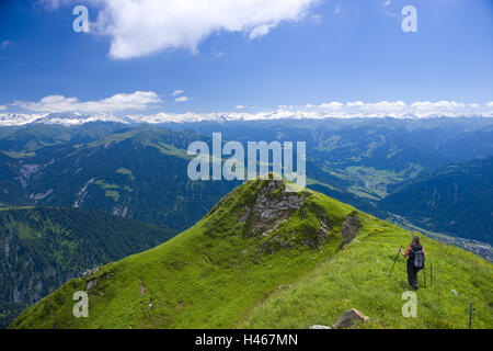 La Suisse, les Grisons, Prättigau, sommet, femme, vue, Vue de dos, Banque D'Images