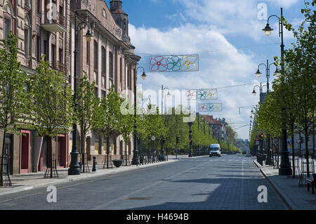 La Lituanie, Vilnius, de la vieille ville, rue Gedimino, terrasses, arbres, Banque D'Images