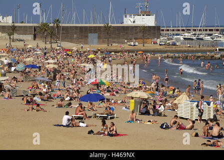 Espagne, Catalogne, Barcelone, la Barceloneta, Platja de Barceloneta, scène de plage, mer, Banque D'Images