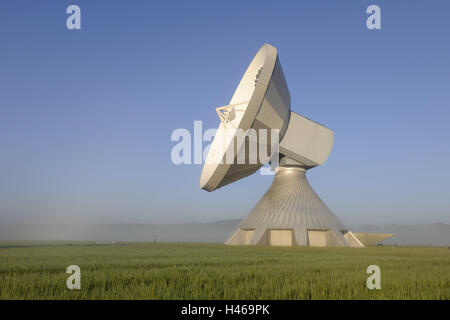 Germany, Bavaria, Raisting, la terre, l'Allemagne du Sud, la station de radio, antenne, la terre, la technologie, la communication, à l'extérieur, antenne parabolique, satellite de communication, la communication, la plante, la technologie, les contreforts des Alpes, Banque D'Images