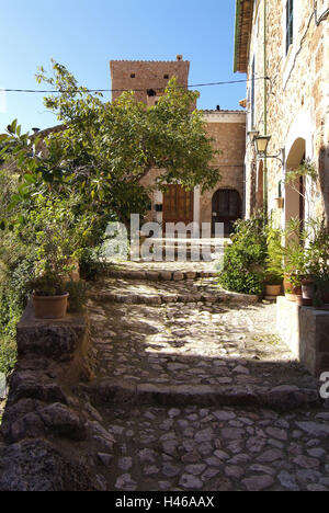 L'Espagne, les îles Baléares, Majorque, village de montagne Fornalutx, Lane, Banque D'Images