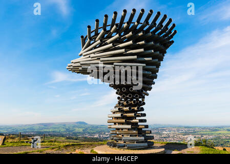 L'arbre, une sonnerie chant panopticon sur Crown Point dans le Lancashire Pennines, regard vers Burnley et Pendle Hill Banque D'Images