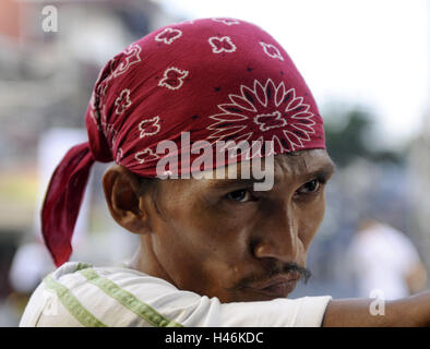 L'homme, foulard, portrait, Manille, Philippines Banque D'Images