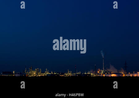 L'Allemagne, la Saxe-Anhalt, hall circle, Leuna opus la nuit, Banque D'Images