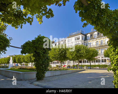 Promenade de plage avec l'hôtel Ahlbecker Hof, Nice, l'île d'Usedom, Mecklembourg Poméranie occidentale, Allemagne Banque D'Images