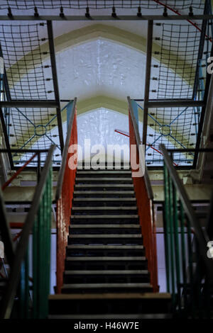Her Majesty's Prison la lecture, l'Angleterre a ouvert ses portes au public en 2016 - escaliers du niveau 2 au niveau 3 Banque D'Images
