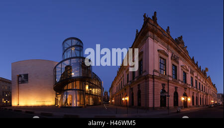 Berlin, Unter den Linden, Zeughaus (arsenal), musée d'histoire allemande, Pei-Bau, panorama, soir, Banque D'Images