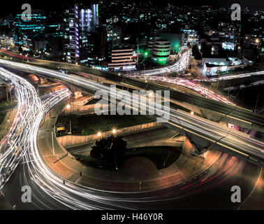 Bogota nocturna ville nuit circulation longue exposition Banque D'Images