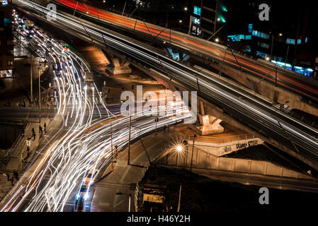 Bogota nocturna ville nuit circulation longue exposition Banque D'Images