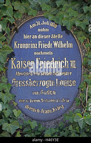 Allemagne, Bade-Wurtemberg, Schwetzingen, verrou, parc du château, la table commémorative, Banque D'Images