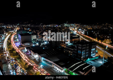 Bogota nocturna ville mouvement nuit Banque D'Images