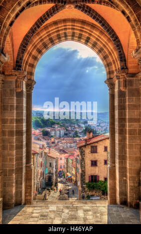 Vue sur le Puy-en-Velay de la cathédrale - France Banque D'Images