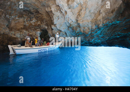 La Croatie, Dalmatie, vis, la Grotte Bleue 'Moder spilja)' sur l'île de Bisevo, Banque D'Images