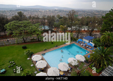 Rwanda Kigali, l'Hôtel des Milles Collines a été filmset pour le film "Hôtel Rwanda" une histoire sur hotelier Paul Rusesabagina, qui tente de sauver ses concitoyens des ravages du génocide rwandais en 1994 / Rwanda Kigali , l'Hôtel des Milles Collines bekannt geworden durch den film Hotel Rwanda ueber den Genozid und den Konflikt zwischen 1994 und Hutu Tutsi Banque D'Images