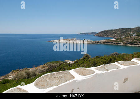 Côte, mer, monastère de Chrisopigi, Sifnos, l'île des Cyclades, Grèce, Banque D'Images